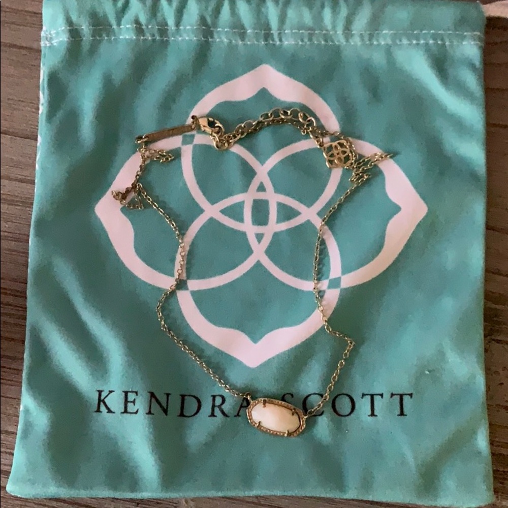 Kendra Scott necklace